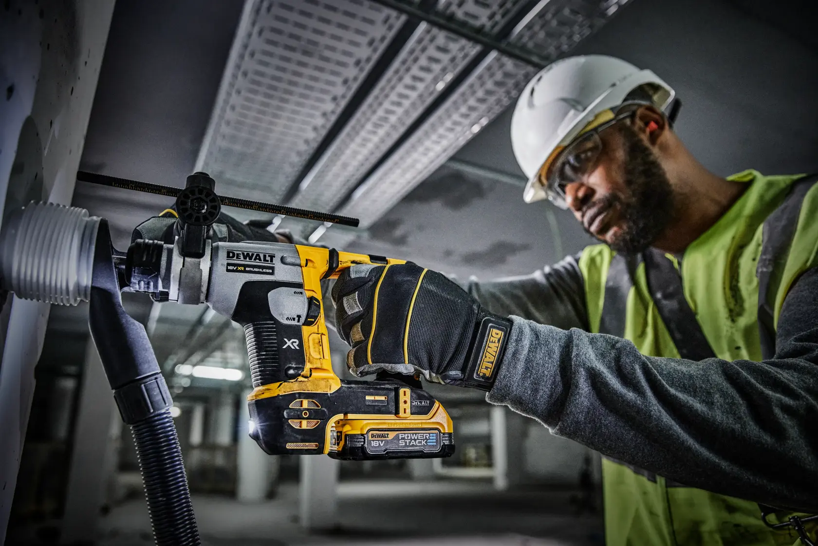 18V XR SDS-Plus Kompakt borrhammare med 2x POWERSTACK kompakt batterier och laddare i TSTAK