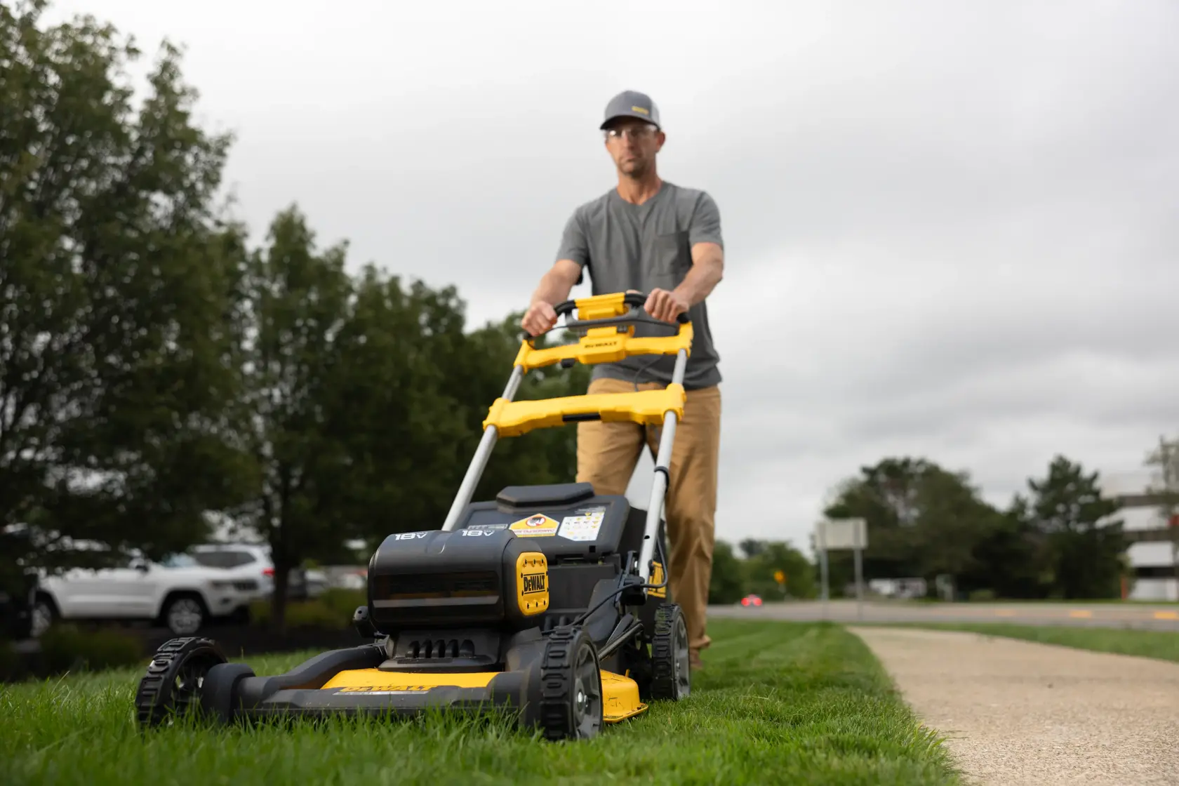 2x18V XR Gräsklippare med drivare utan batteri & laddare
