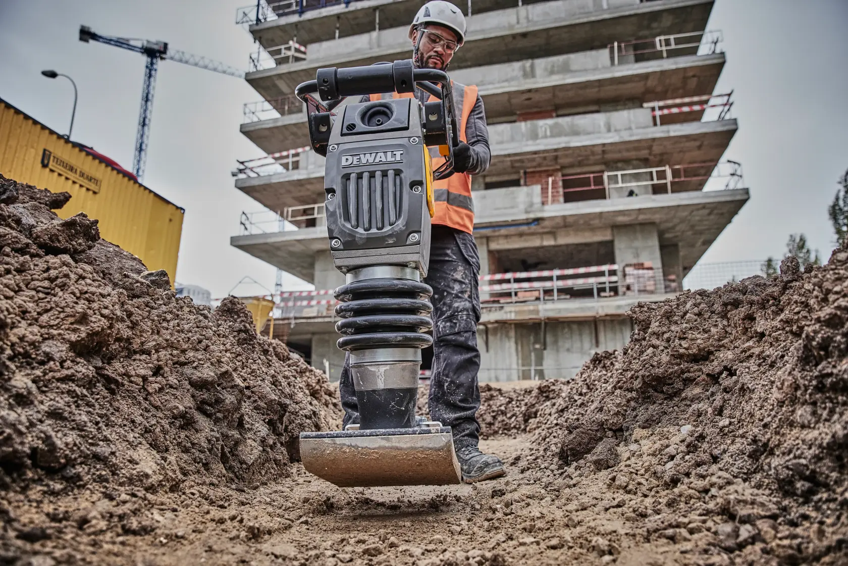 DEWALT POWERSHIFT™ 60kg Betongvibrator