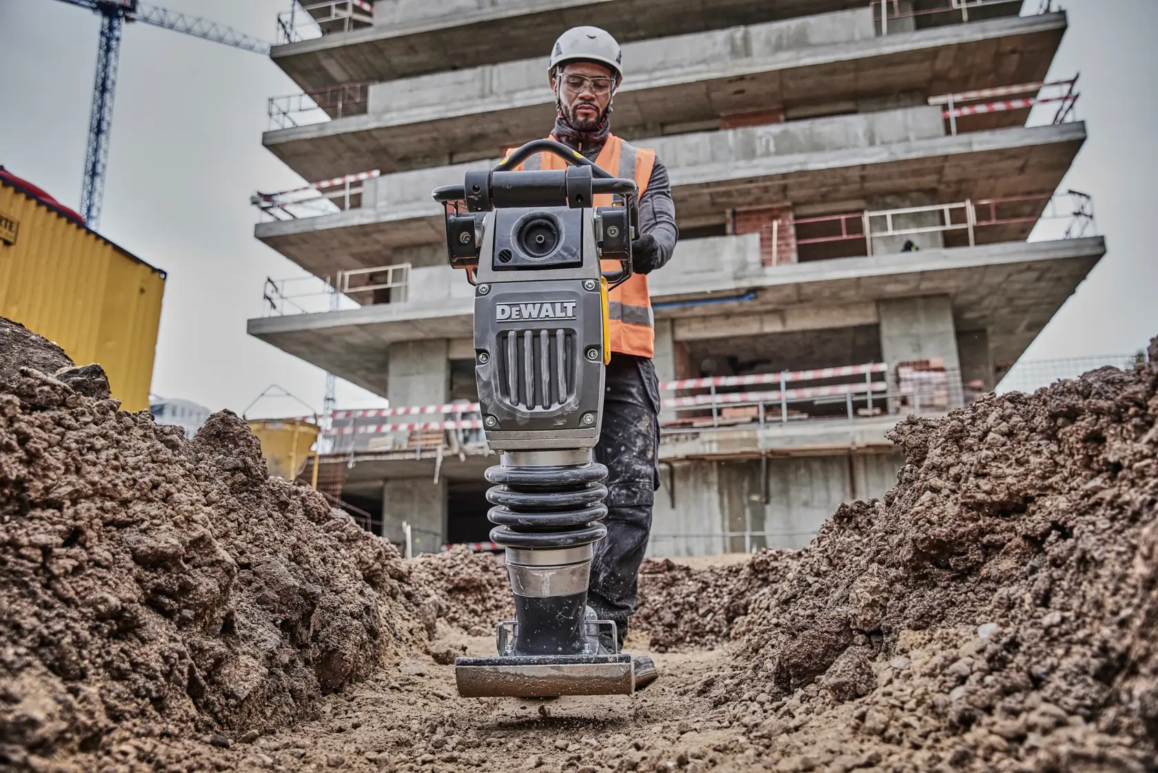 DEWALT POWERSHIFT™ 60kg Betongvibrator