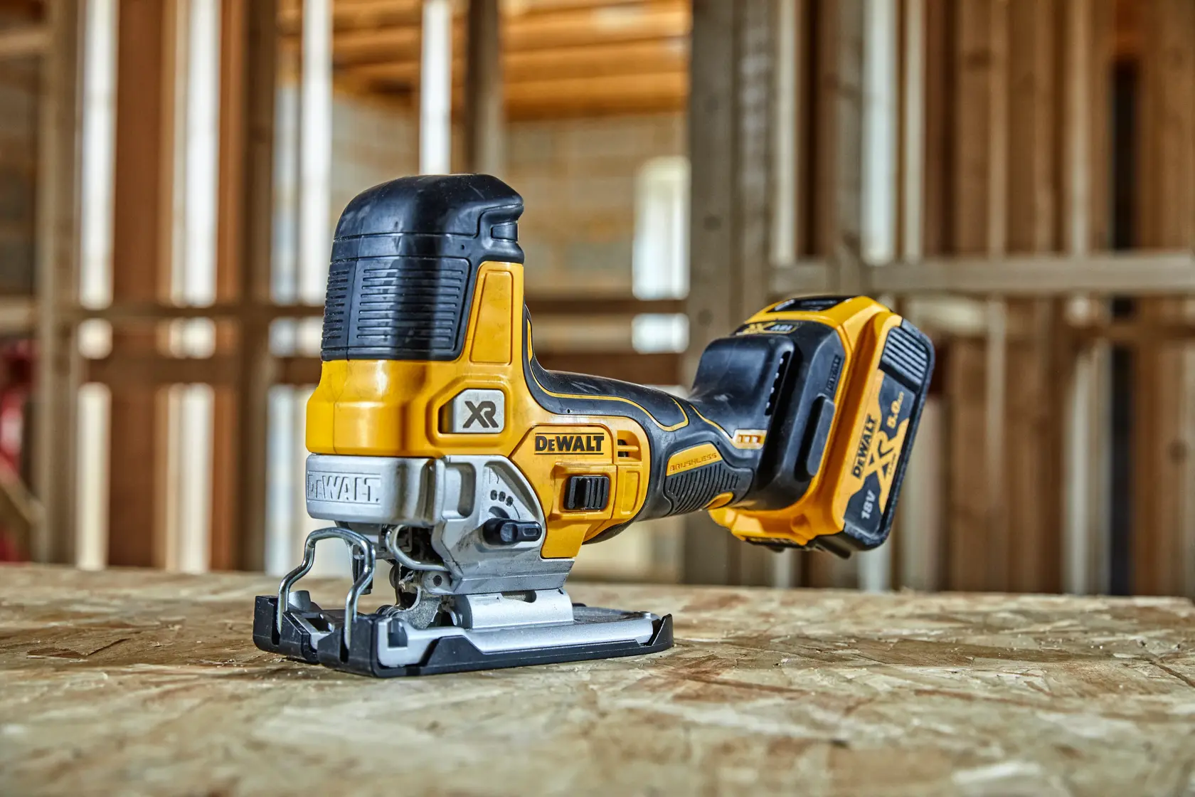 18V XR Kolborstfri sticksåg "Bodygrip" - Utan batteri