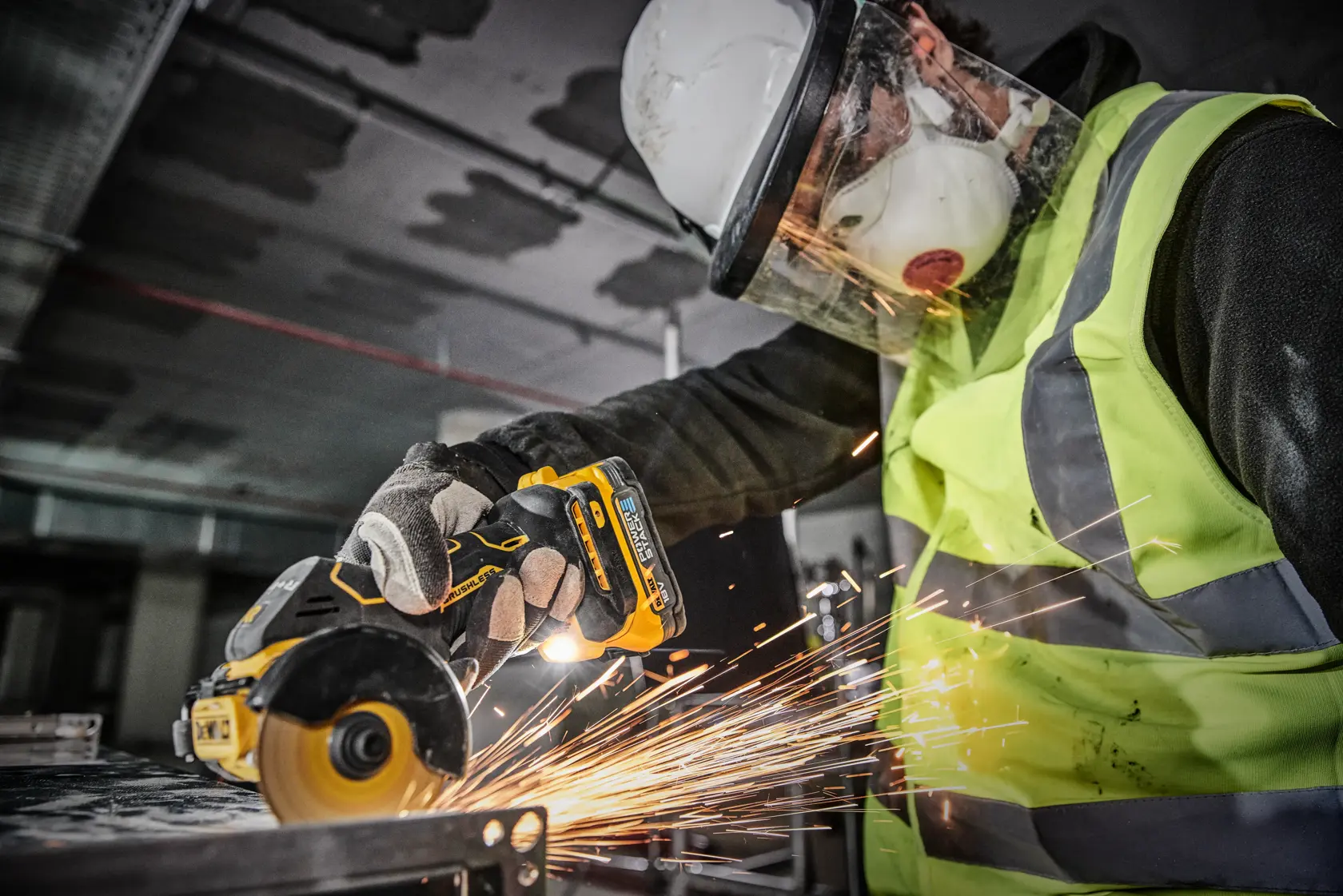 18V XR 76mm Kolborstfri kompakt multivinkelslip utan batteri och laddare