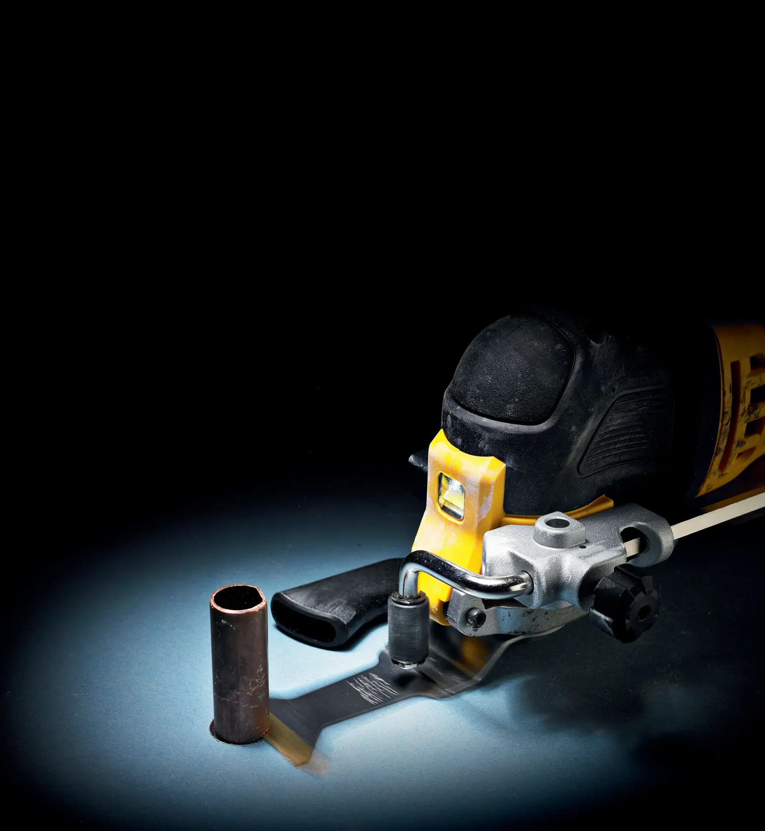Titanblad till multitool för trä och metall